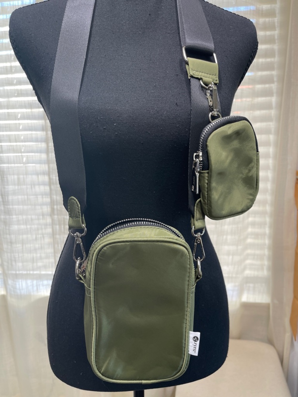 (New) Lightweight Nylon Phone Crossbody Bag - Picture 2 of 2